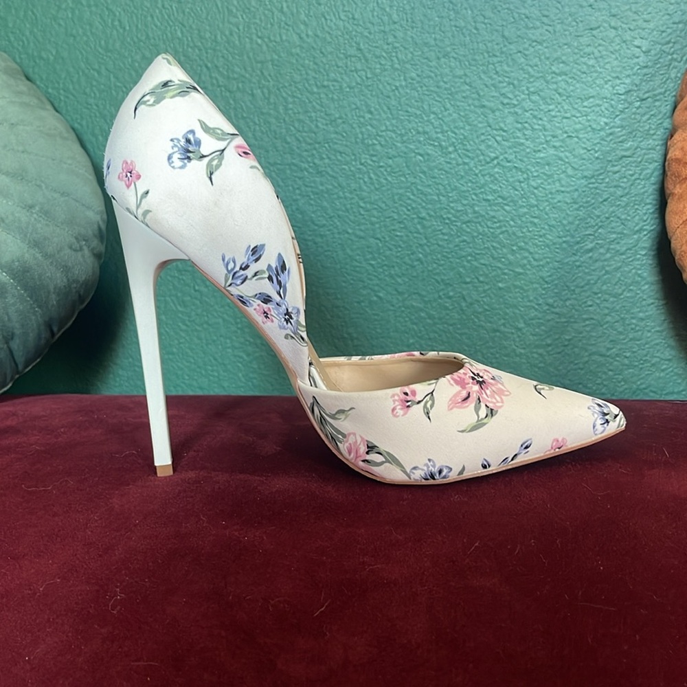 White floral pumps - Picture 4 of 4
